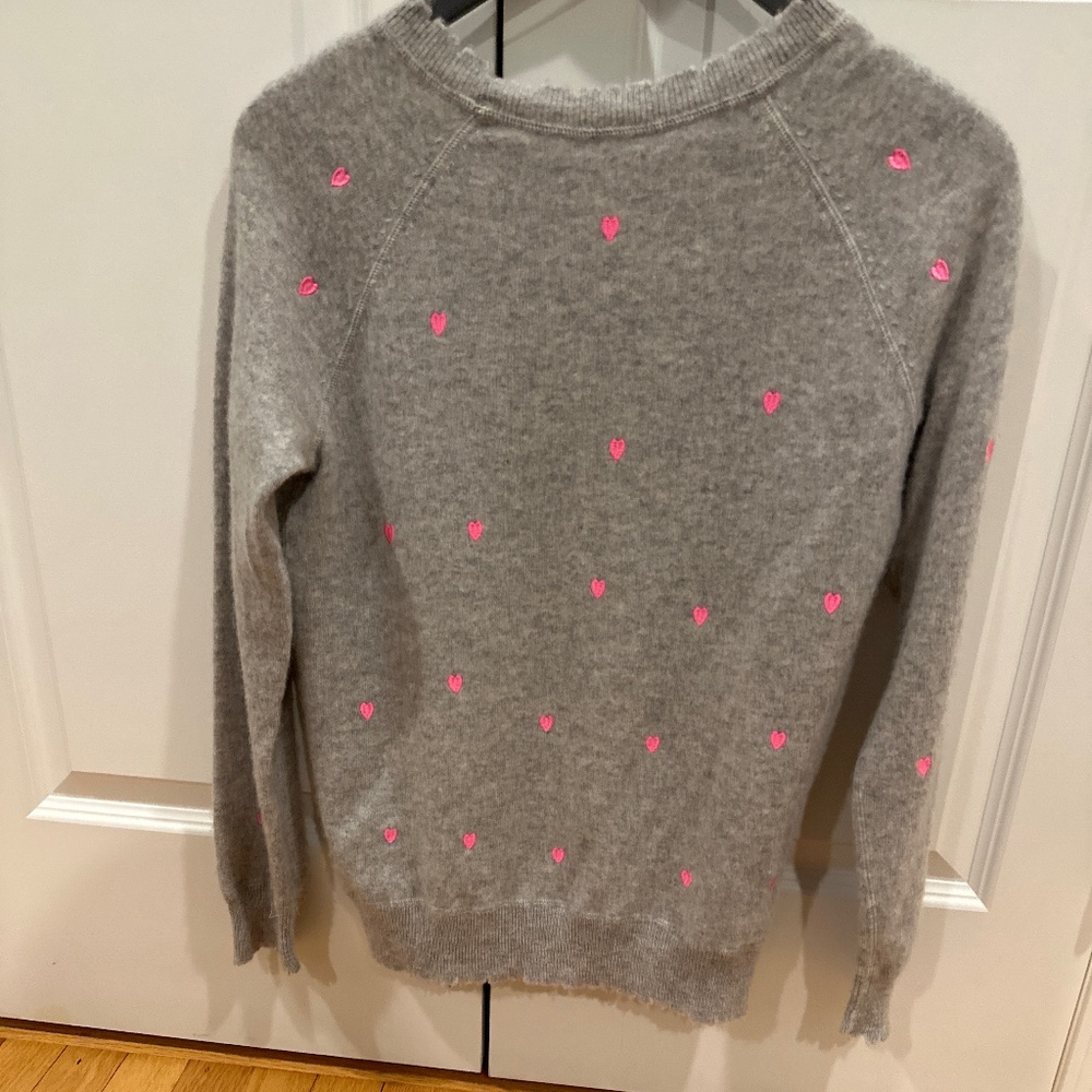 Grey sweater with pink hearts